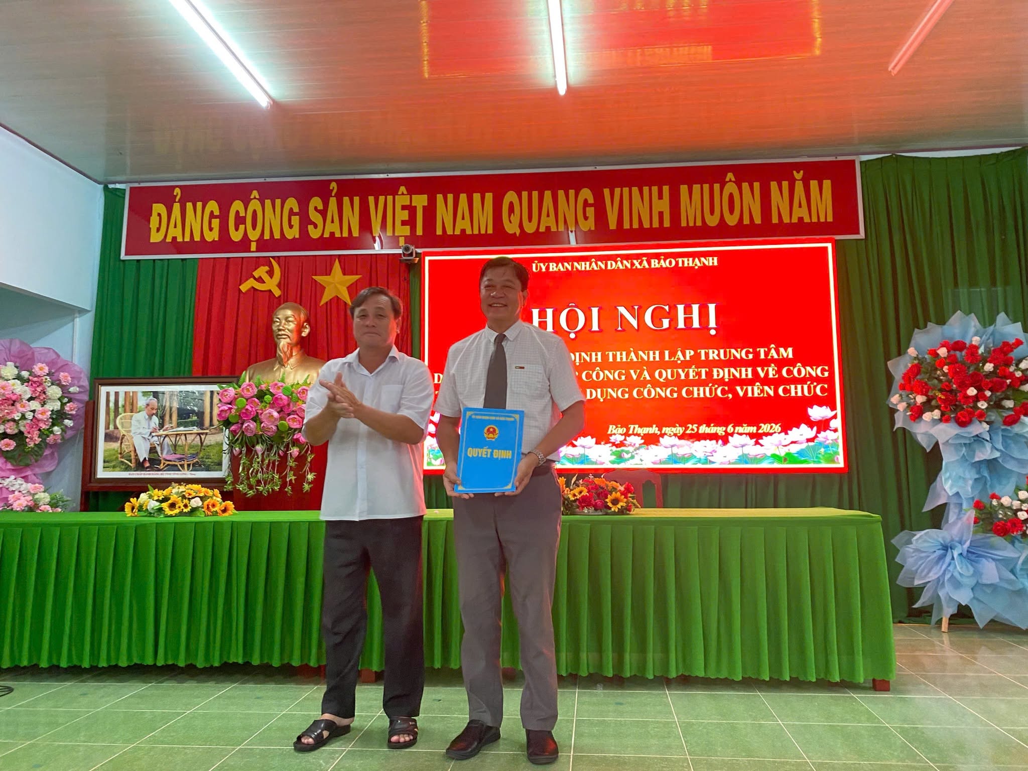 Hội nghị công bố Quyết định thành lập Trung tâm Dịch vụ sự nghiệp công và trao các quyết định về công tác cán bộ, tiếp nhận công chức và tuyển dụng viên chức